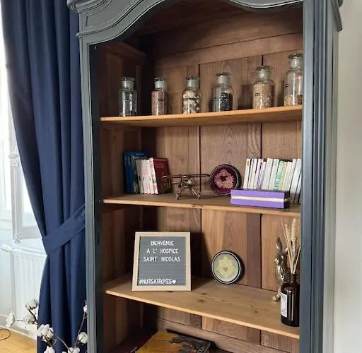 Hospice St Nicolas Apartament